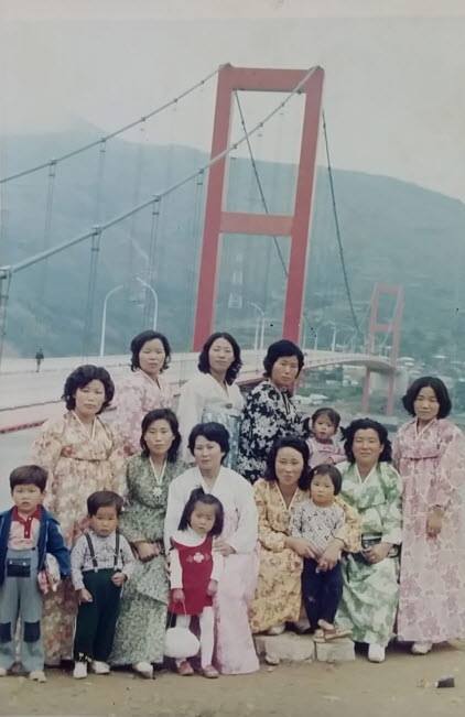 여재을님의 45년전 지인들과 함께한 사진