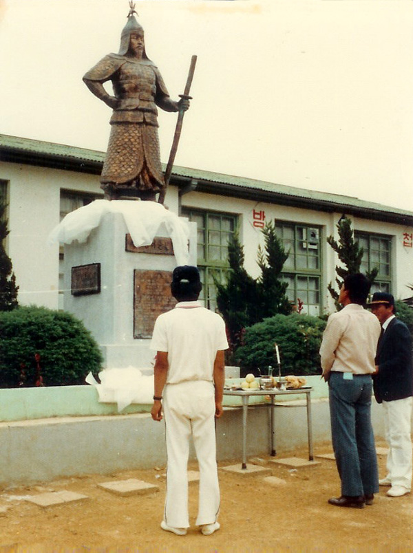 1980 동창선 이순신장군 동상 제막...