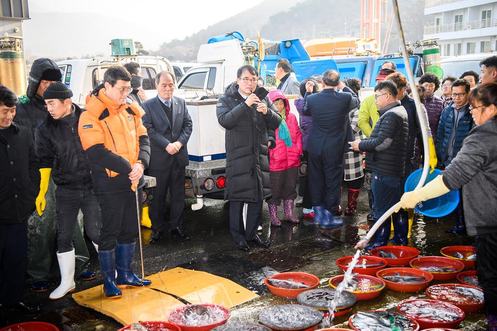 남면 평산 수협 초매식에 참석한 장충남 남해군수