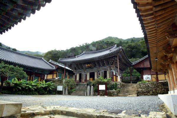 Mt. Hogu and Yongmun Temple